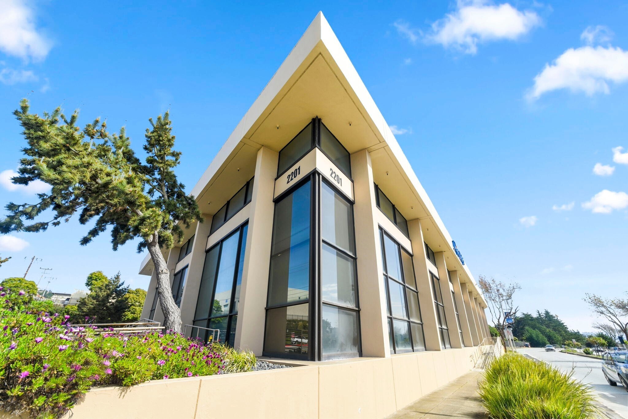 2201 Junipero Serra Blvd, Daly City, CA for lease Primary Photo- Image 1 of 11
