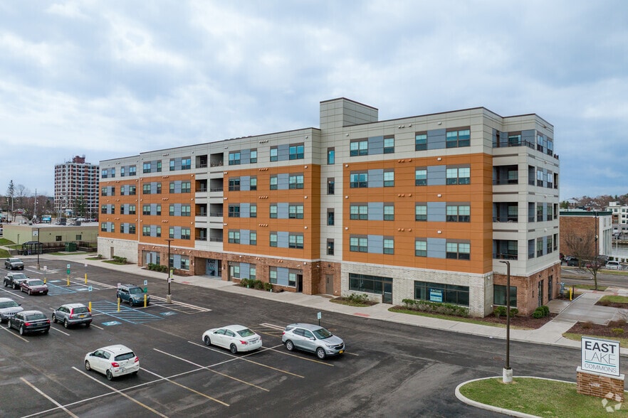 18 E Cayuga St, Oswego, NY for lease - Primary Photo - Image 1 of 4