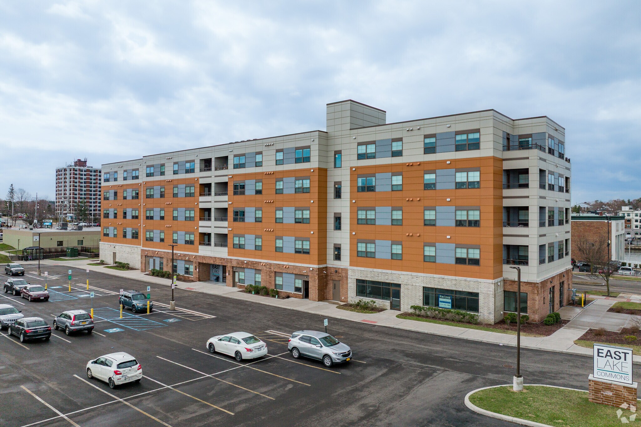 18 E Cayuga St, Oswego, NY à louer Photo principale- Image 1 de 5