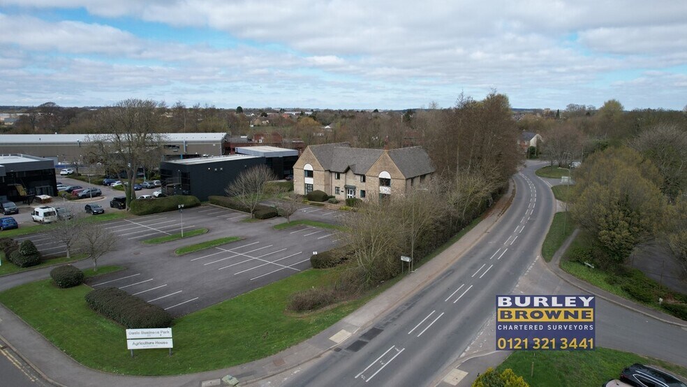 Stanton Harcourt Rd, Witney à louer - Photo du bâtiment - Image 2 de 13