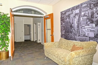 400 W 7th St, Bloomington, IN for lease Interior Photo- Image 1 of 8