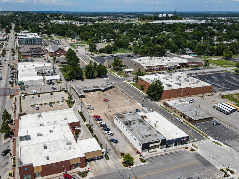 118 E Commercial St, Broken Arrow, OK à louer - Aérien - Image 3 de 3