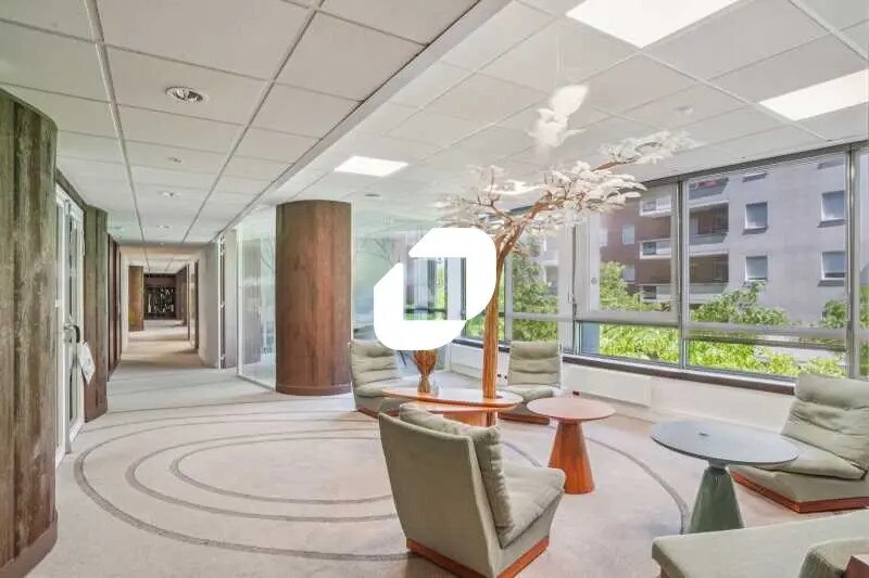 Office in Rueil-Malmaison for sale - Lobby - Image 1 of 14