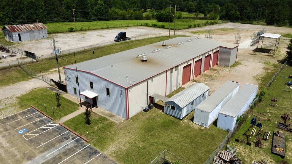 2103 E SH 31, Kilgore, TX à vendre - Photo du bâtiment - Image 2 de 22