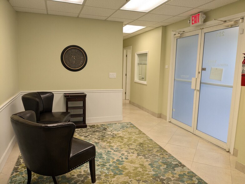 701-769 NW Federal Hwy, Stuart, FL à louer - Photo du bâtiment - Image 1 de 12