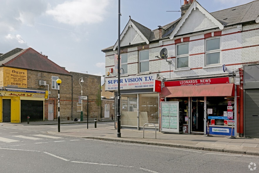 42 Northfield Ave, London for lease - Building Photo - Image 2 of 4