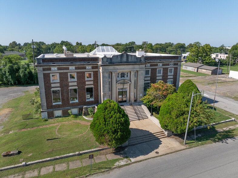 401 E Broadway St, Muskogee, OK for sale - Primary Photo - Image 1 of 43