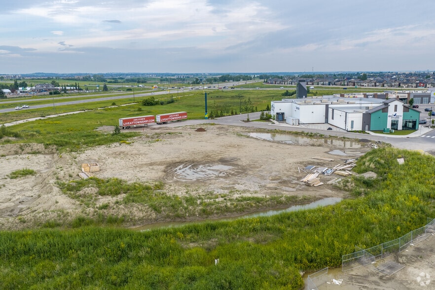 SE Macleod Trail And 210 Av, Calgary, AB à louer - Photo principale - Image 3 de 7