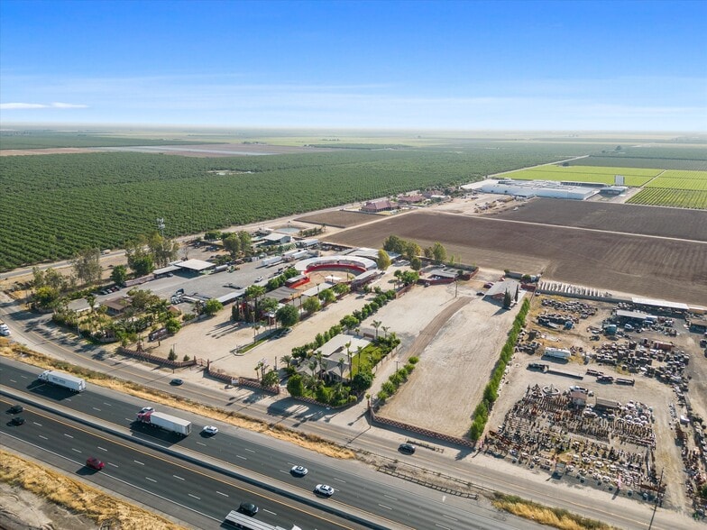 11475 Garzoli Ave, Delano, CA à vendre - Photo du bâtiment - Image 2 de 26