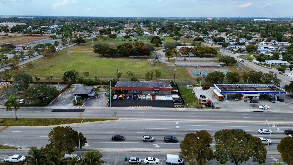 3251-3255 NW 183rd St, Opa-locka, FL à vendre - Aérien - Image 3 de 9