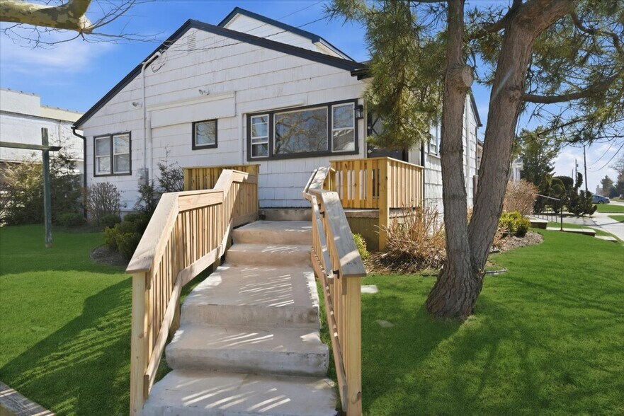 1895 Park St, Atlantic Beach, NY à vendre - Photo du bâtiment - Image 2 de 9
