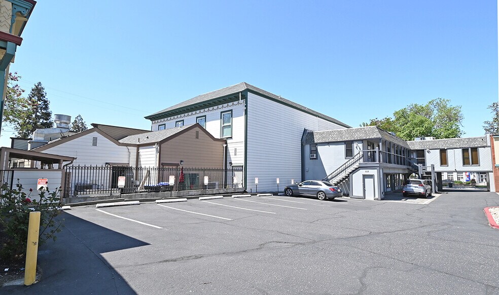 608 Main St, Pleasanton, CA à louer - Photo du bâtiment - Image 3 de 13