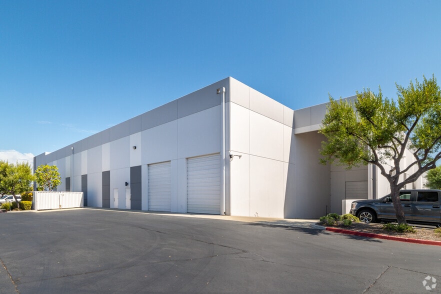 1816 Ord Way, Oceanside, CA à vendre - Photo du bâtiment - Image 3 de 4