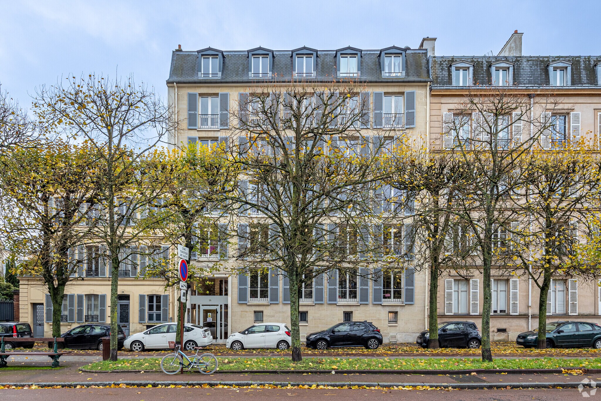 Office in Versailles for lease Primary Photo- Image 1 of 3