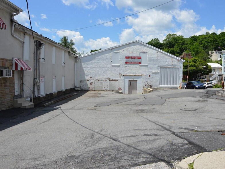 330 E Norwegian St, Pottsville, PA à vendre - Photo du bâtiment - Image 2 de 19