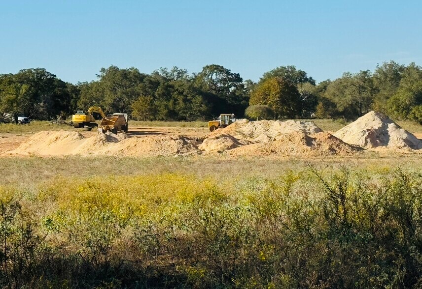 10382 W FM 476, Poteet, TX à vendre - Photo du bâtiment - Image 2 de 26