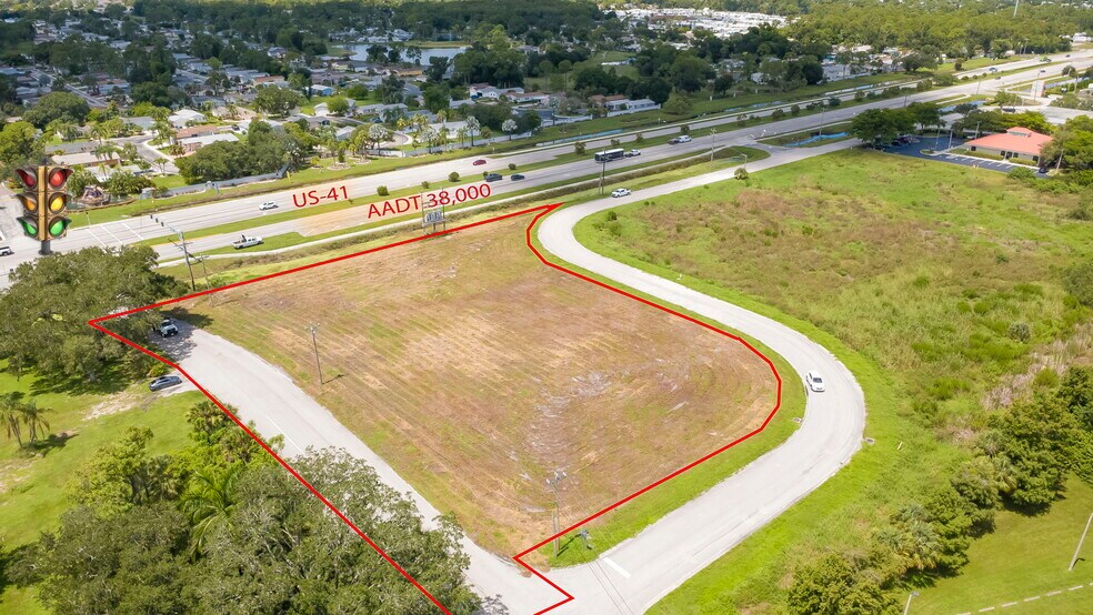 18700 N Tamiami Trl, North Fort Myers, FL à vendre - Aérien - Image 2 de 11