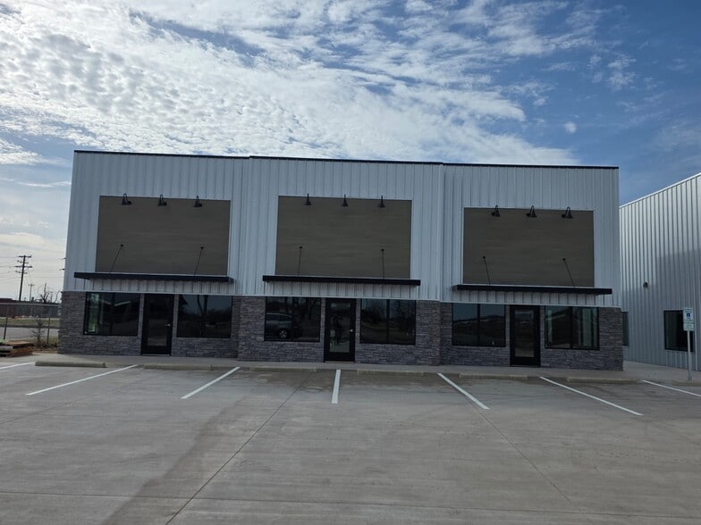 1205 Quinlan Pkwy, Quinlan, TX à louer - Photo du bâtiment - Image 2 de 11