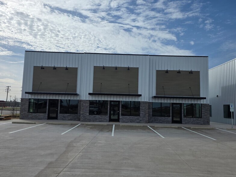1205 Quinlan Pkwy, Quinlan, TX à louer - Photo du bâtiment - Image 2 de 11