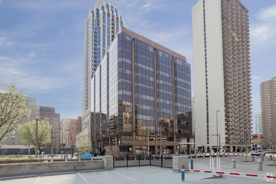 940-950 6th Ave SW, Calgary, AB à louer - Photo du bâtiment - Image 3 de 16