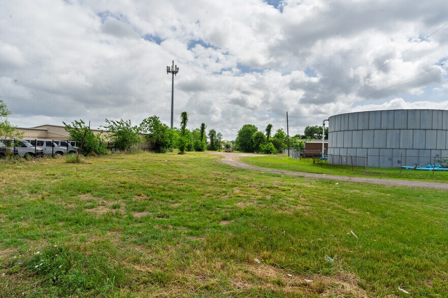 0 S Shaver St, Pasadena, TX à vendre - Photo du bâtiment - Image 2 de 13