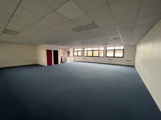 Plus de détails pour 30 Avenue Robert Surcouf, Voisins-le-Bretonneux - Bureau à louer