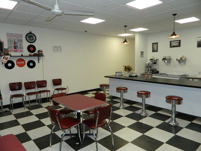 More details for 667 Prentice St, Granite Falls, MN - Retail for Sale