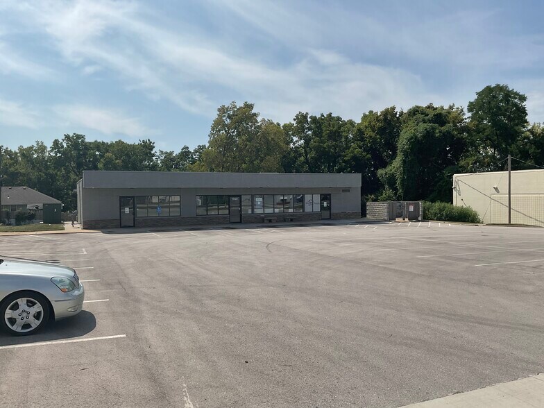 11525 E 24 Hwy, Independence, MO à vendre - Photo du bâtiment - Image 2 de 12