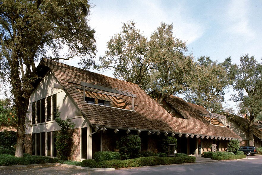 3415 American River Dr, Sacramento, CA à louer - Photo du bâtiment - Image 2 de 5