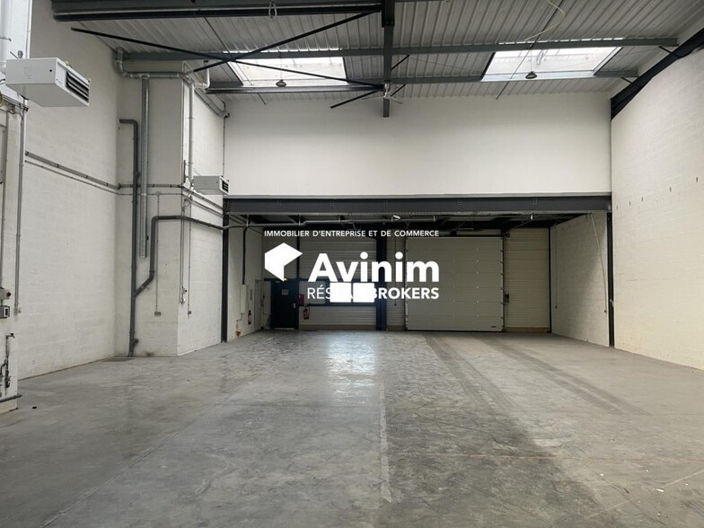 Industrial in Villeneuve La Garenne for lease - Interior Photo - Image 1 of 4