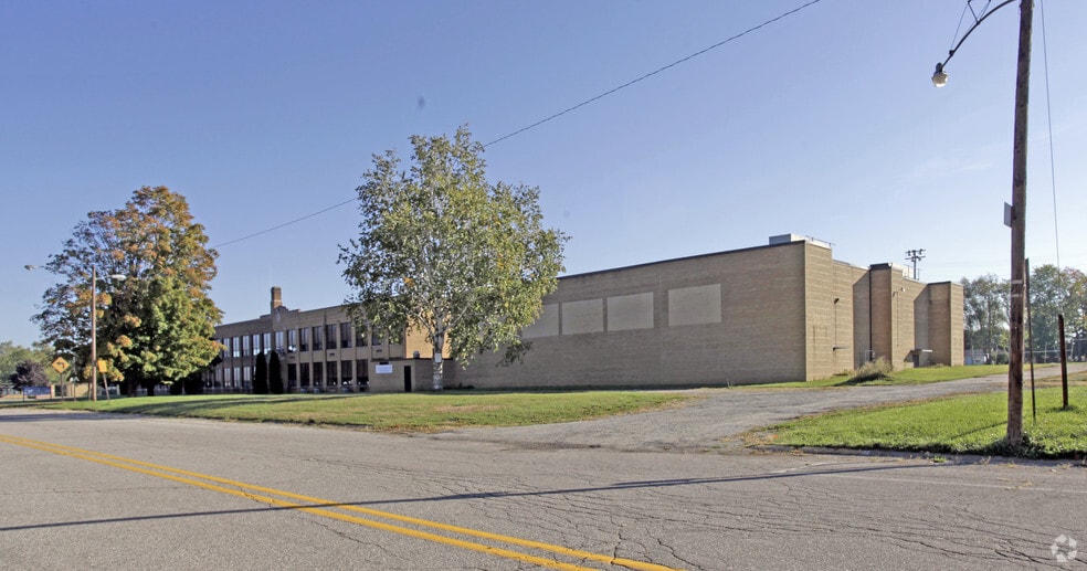 122 Southeastern Ave, Galien, MI for sale - Building Photo - Image 2 of 11