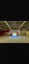 Retail in Ballainvilliers for lease Interior Photo- Image 2 of 2