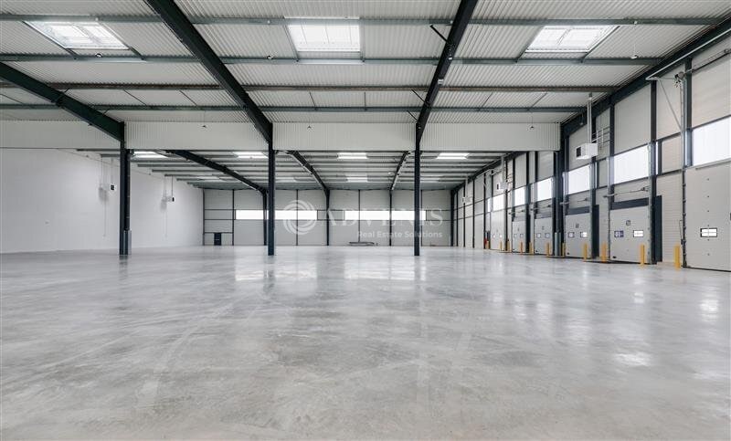 Industrial in La Courneuve for lease - Building Photo - Image 3 of 11
