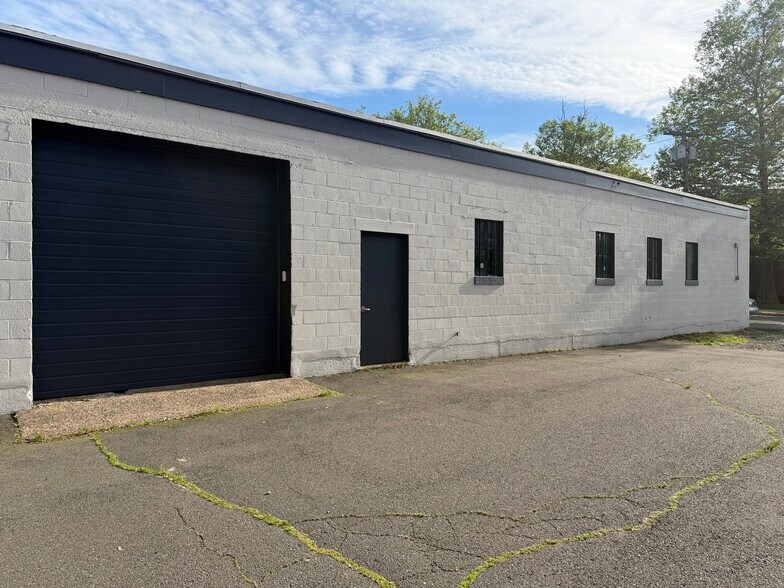 12 Pease Ave, Middletown, CT à louer - Photo du bâtiment - Image 3 de 12