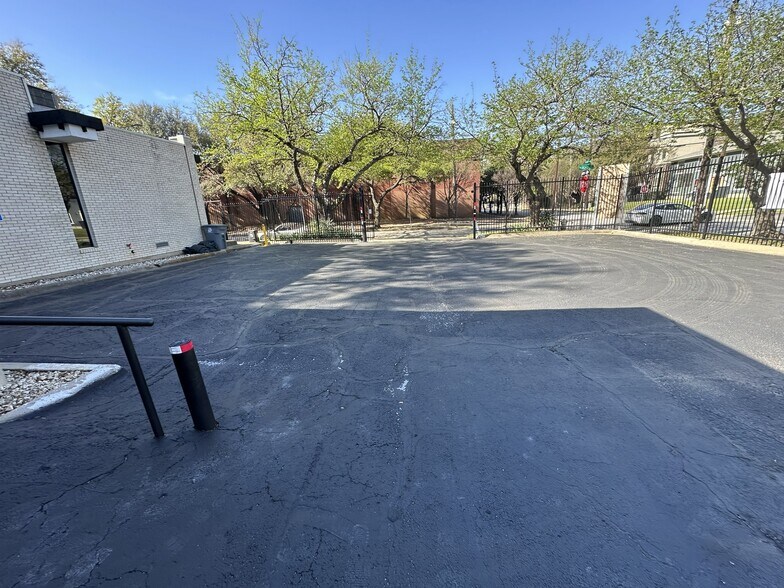 3300 Douglas Ave, Dallas, TX à louer - Photo du bâtiment - Image 3 de 7