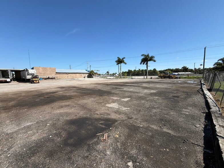 808 W Canal St S, Belle Glade, FL à louer - Photo du bâtiment - Image 3 de 6