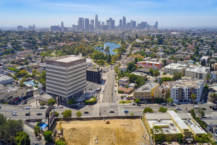 1910 W Sunset Blvd, Los Angeles, CA à louer - Photo du bâtiment - Image 2 de 14