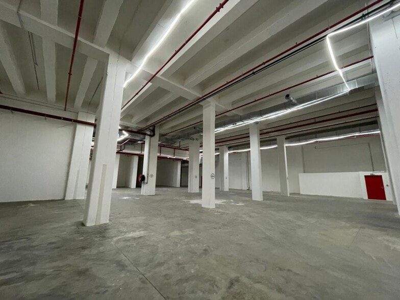 Industrial in Paris for lease - Interior Photo - Image 1 of 6