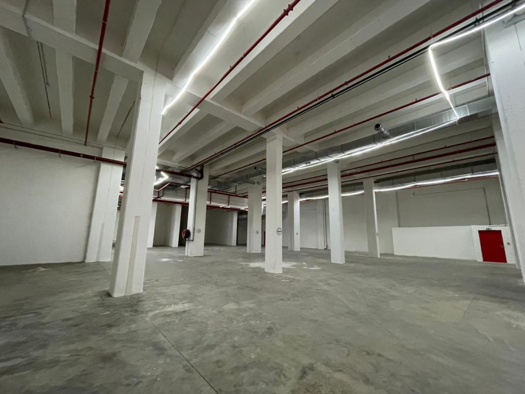 Industrial in Paris for lease Interior Photo- Image 1 of 7