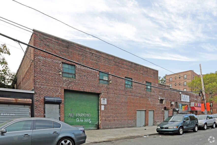 10-01-10-03 40th Ave, Long Island City, NY à louer - Photo du bâtiment - Image 3 de 7
