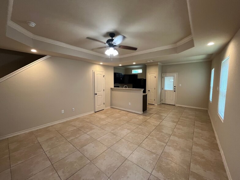 6618 Mia Way, San Antonio, TX à vendre - Photo intérieure - Image 2 de 37