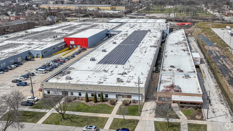 5425-5435 N 27th St, Milwaukee, WI for sale - Primary Photo - Image 1 of 19