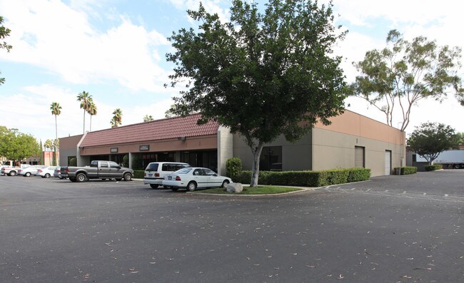 Plus de détails pour 657-727 Brea Canyon Rd, Walnut, CA - Local d'activités, Industriel à louer