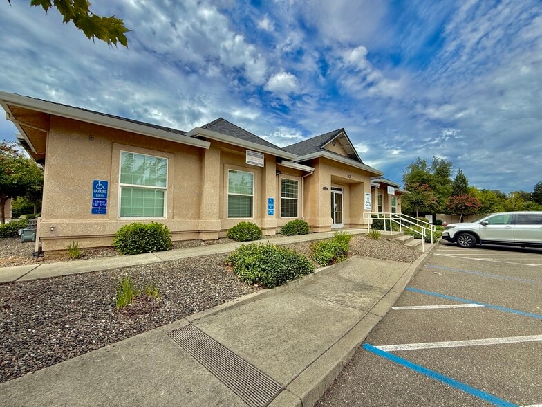 1425 Victor Ave, Redding, CA for lease - Building Photo - Image 1 of 10