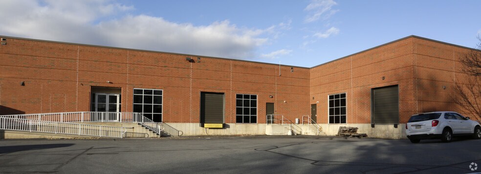 7010 Snowdrift Rd, Allentown, PA à louer - Photo du bâtiment - Image 3 de 4