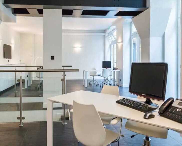 13 Rue Du Docteur Lancereaux, Paris à louer - Photo du bâtiment - Image 3 de 5