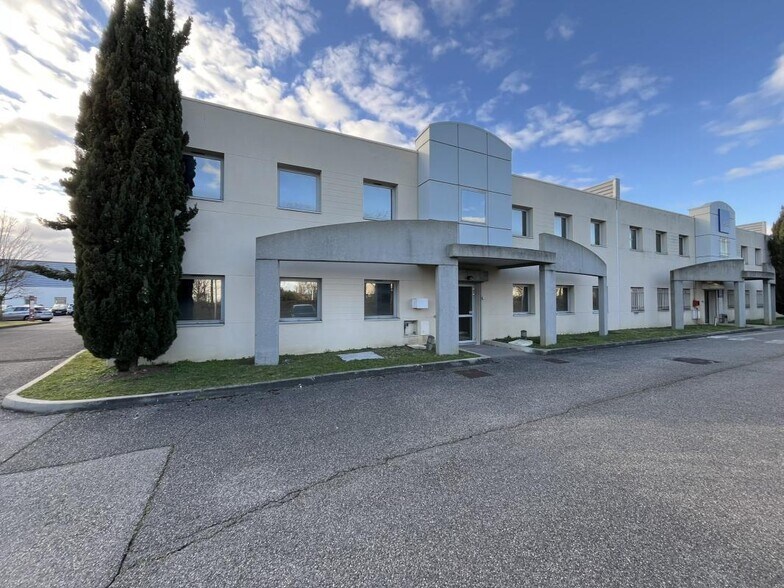 36 Rue Champ Dolin, Saint-Priest for lease - Building Photo - Image 3 of 18