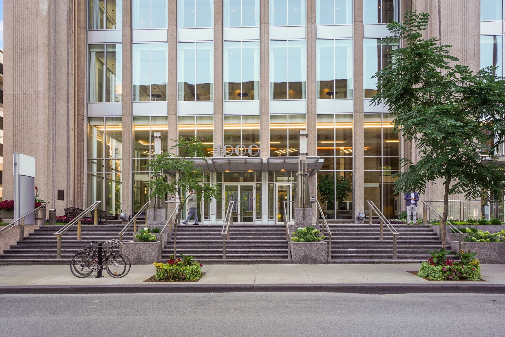 1000 Rue Sherbrooke O, Montréal, QC à vendre Photo du bâtiment- Image 1 de 1