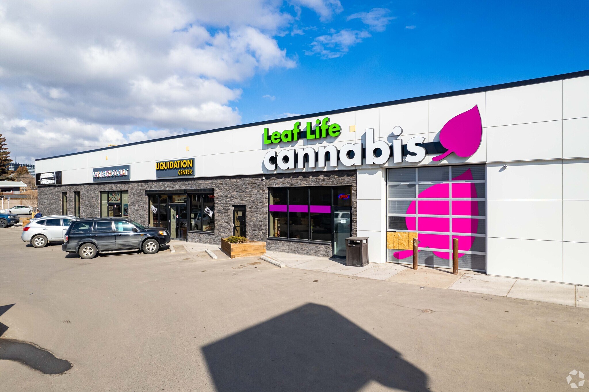 560 69th Ave SW, Calgary, AB for lease Building Photo- Image 1 of 7