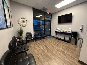 2721 Shoreline Dr, Denton, TX for lease Interior Photo- Image 2 of 8